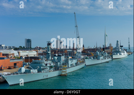 Royal Navy ships HMS Kent 23 frigate F78, HMS Edinburgh 42 destroyer D97, HMS Dragon 45 destroyer D35, Portsmouth Naval Base Stock Photo