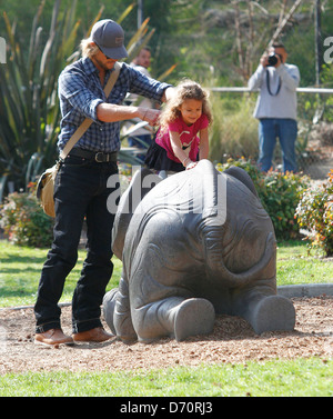 Gabriel Aubry spends the day at Los Angeles Zoo with his daughter Nahla Los Angeles, California, USA - 19.02.12 Stock Photo