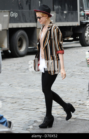 Evan Rachel Wood filming on location in Manhattan for the movie 'A Case of You'. New York City, USA - 21.02.12 Stock Photo