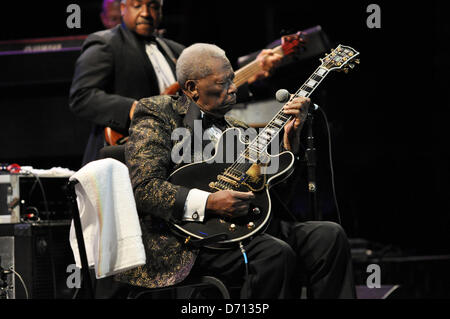April 21, 2013 - Durham, North Carolina, USA - Legendary blues guitarist BB KING performs at the Durham Performing Arts Center. (Credit Image: © Tina Fultz/ZUMAPRESS.com) Stock Photo