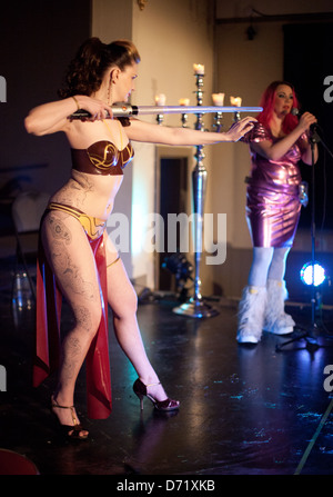 Performer Fleur du Mal dressed as Princess Leia at a Dr Sketchy's burlesque life drawing event Stock Photo