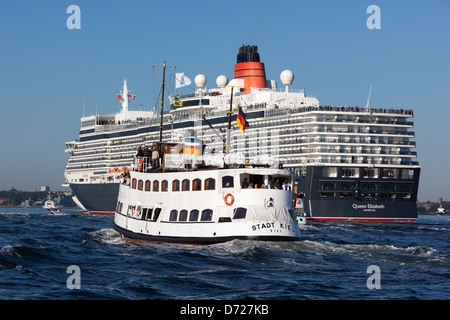 Kiel, Germany, the cruise ship Queen Elizabeth leak Stock Photo