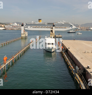 Dock Express / United Yacht Transport semi-submersible yacht transporter 'Super Servant 4' in the Port of Palma de Mallorca. Stock Photo