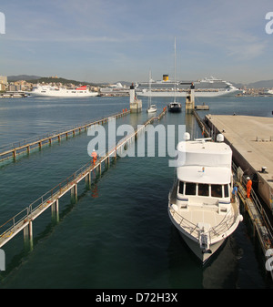 Dock Express / United Yacht Transport semi-submersible yacht transporter 'Super Servant 4' in the Port of Palma de Mallorca. Stock Photo