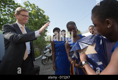 Accra, Ghana, 27 April 2013. German Minister of Foreign Affairs Guido Westerwelle talks with members of a child choir  in front of Goethe Institute in Accra, Ghana, 27 April 2013. PHOTO: MICHAEL KAPPELER/DPA/Alamy Live News Stock Photo