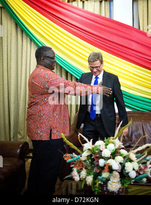 Accra, Ghana, 27 April 2013. State secretary of Ghana Leslie Kojo Christian welcomes German Minister of Foreign Affairs Guido Westerwelle in Accra, Ghana, 27 April 2013. Ghana is first station of Westerwelle's five days long trip to Africa. PHOTO: MICHAEL KAPPELER/DPA/Alamy Live News Stock Photo