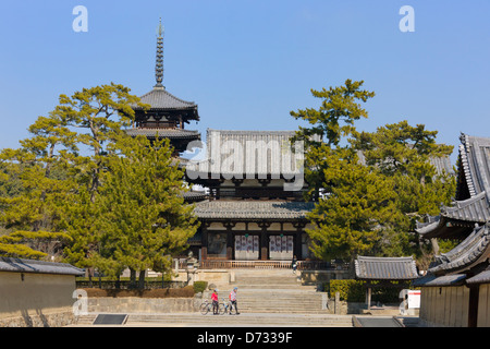 Kirishda yashirin kamera (porno video)