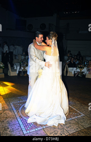 the first wedding dance of the bride and groom Stock Photo - Alamy