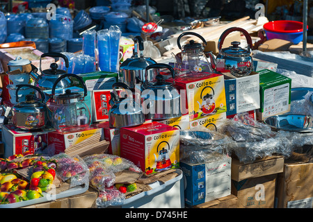 https://l450v.alamy.com/450v/d745he/household-items-for-sale-at-the-swapmeet-d745he.jpg