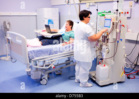 Haemodialysis. Patient undergoing haemodialysis treatment. Limoges hospital, France. Stock Photo