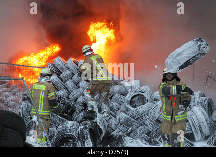 Berlin, Germany, firemen remove burning material from the Gefahrenzohne Stock Photo