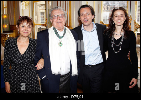 Jose Artur with family : daughter, Sophie and son David with girlfriend, Clemence at a ceremony honoring actors Claude Rich, Stock Photo