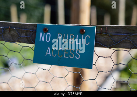 No Public access sign on chicken wire gate Stock Photo