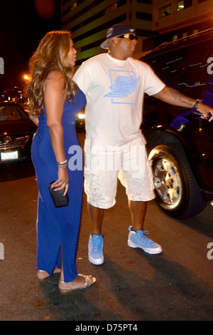 Wendy Williams and Kevin Hunter, Sr. talk show host Wendy Williams outside BOA Steakhouse after having dinner with her husband Stock Photo