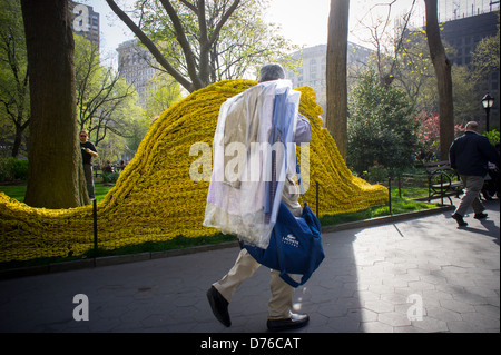 Workers install sections of 'Red, Yellow and Blue' by the artist Orly Genger in Madison Square Park in New York Stock Photo