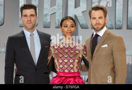 Berlin, Germany, 29 April 2013. Actors Zachary Quinto (L), Zoe Saldana and Chris Pine pose for the press prior to the premiere of the film 'Star Trek Into Darkness' in Berlin, Germany, 29 April 2013. The film hits German theaters on 09 May 2013. Photo: Hannibal/DPA/Alamy Live News Stock Photo