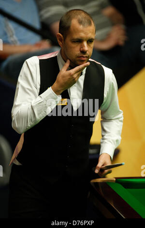 Sheffield, UK. 30th April 2013. Barry Hawkins in action against Ding Junhui during the quarter-finals of the Betfair World Snooker Championship at the Crucible Theatre on April 30, 2013 in Sheffield, England. Credit:  Michael Cullen / Alamy Live News Stock Photo