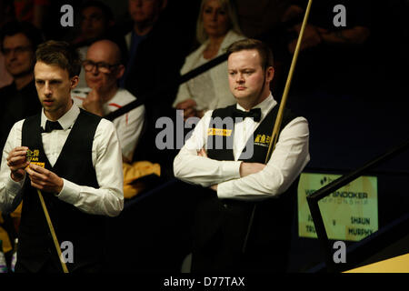 Sheffield, UK. 30th April 2013.  Judd Trump in action against Shaun Murphy  during the quarter-finals of the Betfair World Snooker Championship at the Crucible Theatre on April 30, 2013 in Sheffield, England. (2nd Session best of 25 frames) Credit: Action Plus Sports Images/Alamy Live News Stock Photo