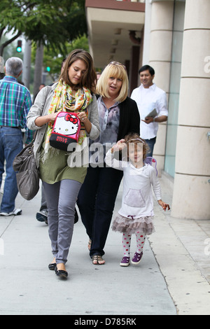 Pregnant Jessica Alba, her daughter Honor Marie Warren and her mother enjoy lunch together on Father's Day at Nate & Al's Deli Stock Photo