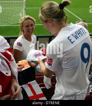 Ellen White signing an autograph England vs Japan, Group B match of the FIFA women's football World Cup. England went on to Stock Photo