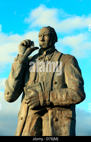 statue-of-charles-darwin-overlooking-dar