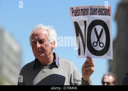 Barcelona, Spain. 1st May 2013. A man holds up a sign with the writing 'No' during a May day demonstration in Barcelona, Spain, 01 May 2013. Photo: ANDREAS GEBERT/dpa/Alamy Live News Stock Photo