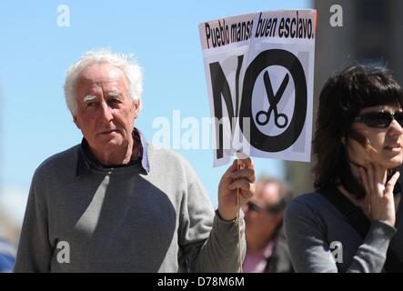 Barcelona, Spain. 1st May 2013. A man holds up a sign with the writing 'No' during a May day demonstration in Barcelona, Spain, 01 May 2013. Photo: ANDREAS GEBERT/dpa/Alamy Live News Stock Photo