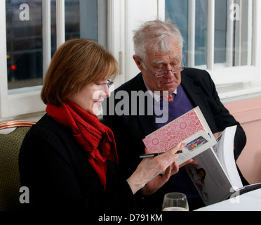 Oldie Literary Lunch 16/4/13, Posy Simmonds, Richard ingrams Stock Photo