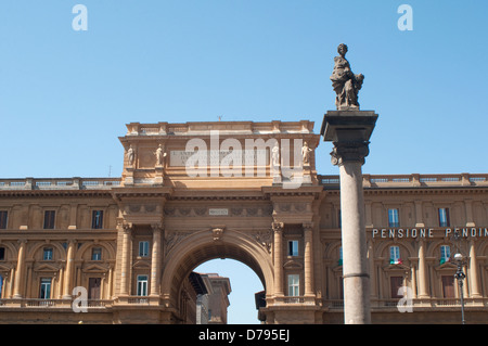 Italy, Tuscany, Florence, Piazza della Repubblica Square, The 1895 triumphal Arch  and Abundance Column Stock Photo