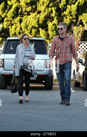 Eric Dane and his pregnant wife Rebecca Gayheart go shopping together