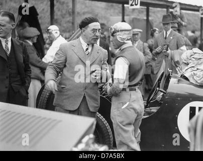 Nuvolari in the pits at 1933 Ulster Tourist Trophy race with Hugh McConnell Stock Photo