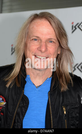 Guitarist Steve Morse from British rock band Deep Purple sits during a press conference for the Open Air Concert on the Idalp in Ischgl, Austria, 30 April 2013. Photo: FELIX HOERHAGER Stock Photo