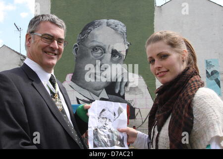 Sheffield, UK. 2nd May 2013: Sheffield's Master Cutler, Neil MacDonald and graffiti artist, Sarah Yates unveil a 42ft mural on the side of Sheffield's Howard Hotel that commemorates Harry Brearley who discovered Stainless Steel in the City in 1913. Sheffield is hosting a year long celebratory events programme to mark 100 years since the discovery of stainless steel.This mural forms part of those celebrations.Sarah is also known as Faunagraphic. Credit:  Matthew Taylor / Alamy Live News Stock Photo