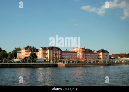 Palace of Biebrich in Wiesbaden seen from the Rhine Stock Photo