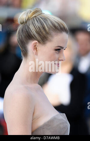 Strapless dress hi-res stock photography and images - Alamy