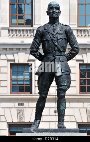 London, England, UK. Statue (1956; Jacob Epstein) of Field Marshal Jan Christian Smuts (1870-1950) in Parliament Square Stock Photo