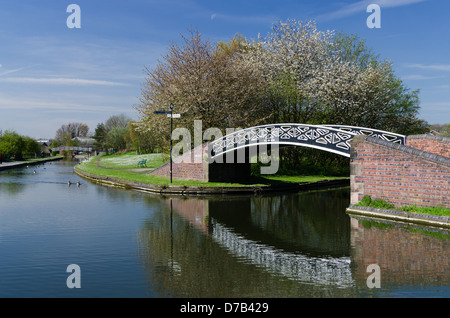 Windmill End Junction where the Dudley No 2 Canal meets the Netherton Tunnel Branch Canal in Rowley Regis, West Midlands Stock Photo