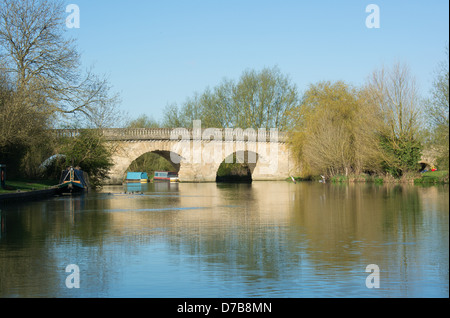 OXFORDSHIRE, UK. Swinford toll bridge on the River Thames at Eynsham near Witney. 2013. Stock Photo