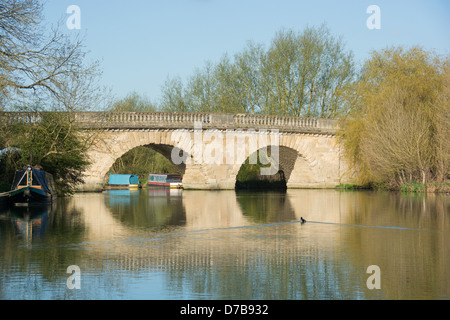 OXFORDSHIRE, UK. Swinford toll bridge on the River Thames at Eynsham near Witney. 2013. Stock Photo