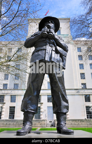 London, England, UK. Statue (Ivor Roberts-Jones, 1990) Field Marshal Viscount Slim (William Joseph Slim; 1891-1970) Whitehall Stock Photo