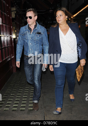 Daniel Craig wearing a denim jacket as he arrives at J Sheekey restaurant for dinner London, England - 04.06.11 Stock Photo