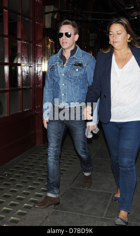 Daniel Craig wearing a denim jacket as he arrives at J Sheekey restaurant for dinner London, England - 04.06.11 Stock Photo