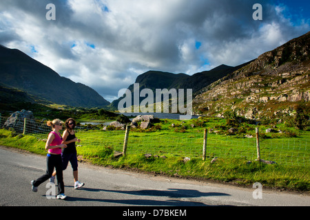 Girls jogging,Gap of Dunloe, Macgillicuddy's reeks, Co. Kerry, Ireland, Killarney National Park Stock Photo