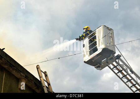 Rio Maior , Portugal. 3rd May 2013. . Firemans from Sntarem come to Rio Maior to help combat the flames. Credit:  Bruno Monico / Alamy Live News Stock Photo