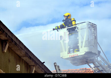 Rio Maior , Portugal. 3rd May 2013. . Firemans from Sntarem come to Rio Maior to help combat the flames. Credit:  Bruno Monico / Alamy Live News Stock Photo