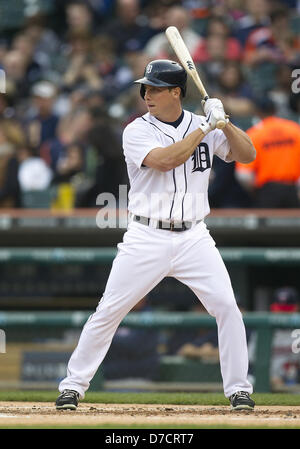 ANDY DIRKS (12), of the Detroit Tigers, in action during the