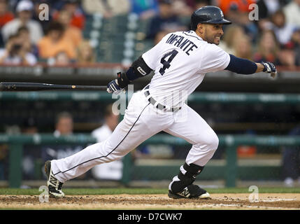 Chicago White Sox third baseman Joe Crede (24) throws Detroit Tigers second  baseman Omar Infante out at first in the top of the fourth inning at U.S.  Cellular Field in Chicago on