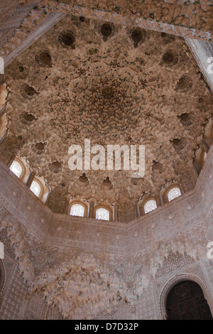 Ornate and intricate plasterwork ceiling at the Nasrid Palace, Alhambra Stock Photo