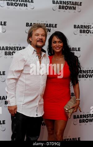 Louisville, Kentucky, USA. 3rd May 2013. Country music singer Travis Tritt and his wife Theresa Nelson Barnstable Brown Party 5-3-13 Louisville, Kentucky, U.S- (Credit Image: Credit:  Justin Manning/Eclipse/ZUMAPRESS.com/Alamy Live News) Stock Photo