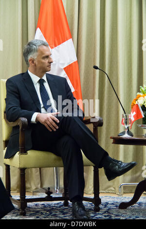 Jerusalem, Israel. 5th May, 2013. Minister of Foreign Affairs of Switzerland and Vice President of the Swiss Confederation, Didier Burkhalter, thanks Israeli President Peres for his welcome and makes a statement on central issues in the region. Jerusalem, Israel. 5-May-2013.  President Shimon Peres hosts Foreign Minister of Switzerland and Vice President of the Swiss Confederation, Didier Burkhalter, for a diplomatic work meeting. The two discuss central issues in the region and strengthening cooperation. Stock Photo